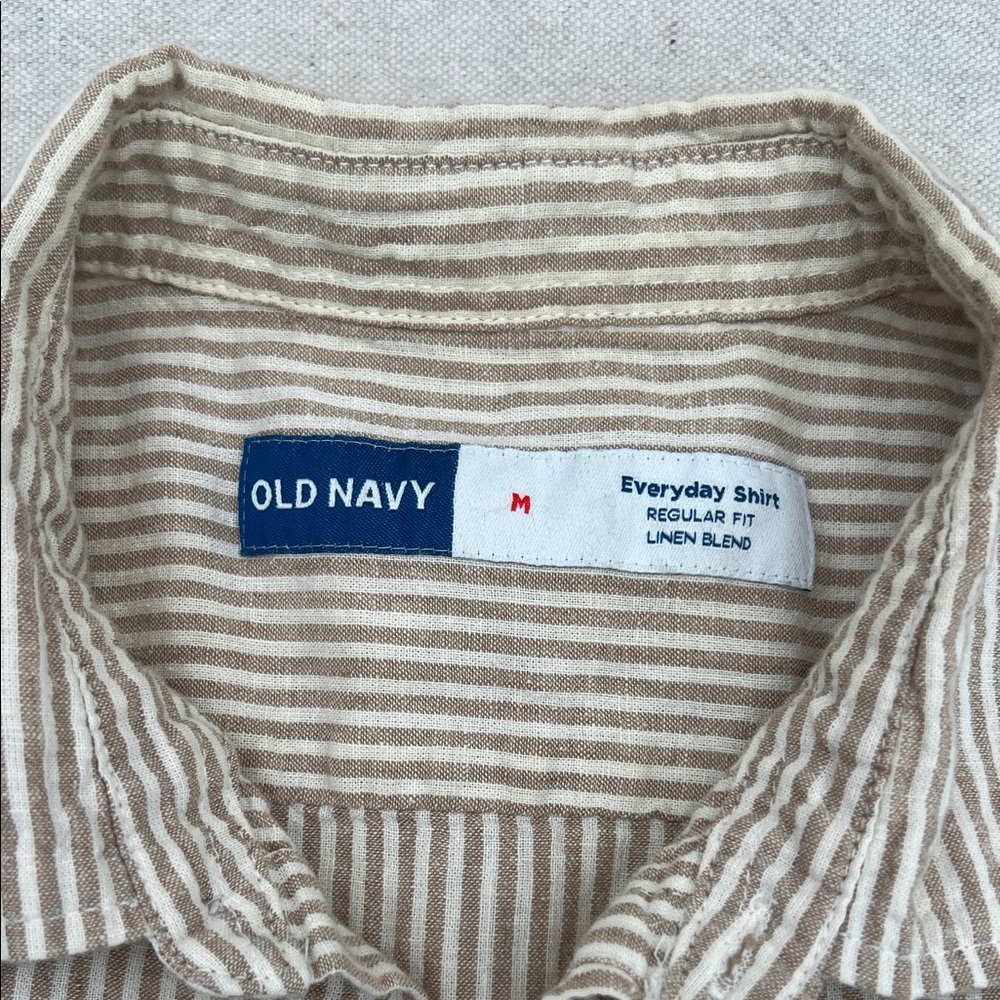 Old Navy Men’s Beige and White Striped Linen-Blend Button-Down Shirt - Picture 2 of 4